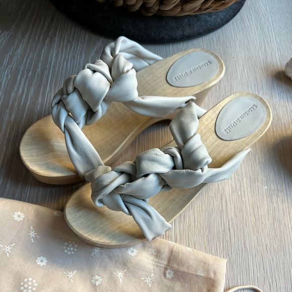 NWOB Misha & Puff Adult Trellis Clog in putty 39 - Picture 2 of 4